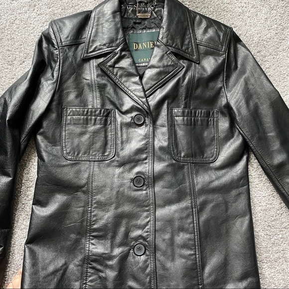 Danier Leather Black Button closure Women's Jacket - Picture 4 of 14